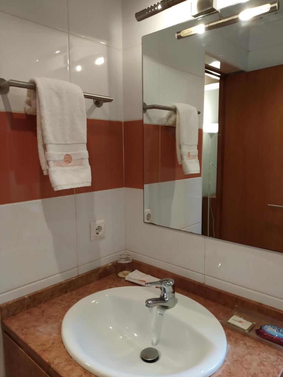 Malaika Hotel Bissau Buitenkant foto
