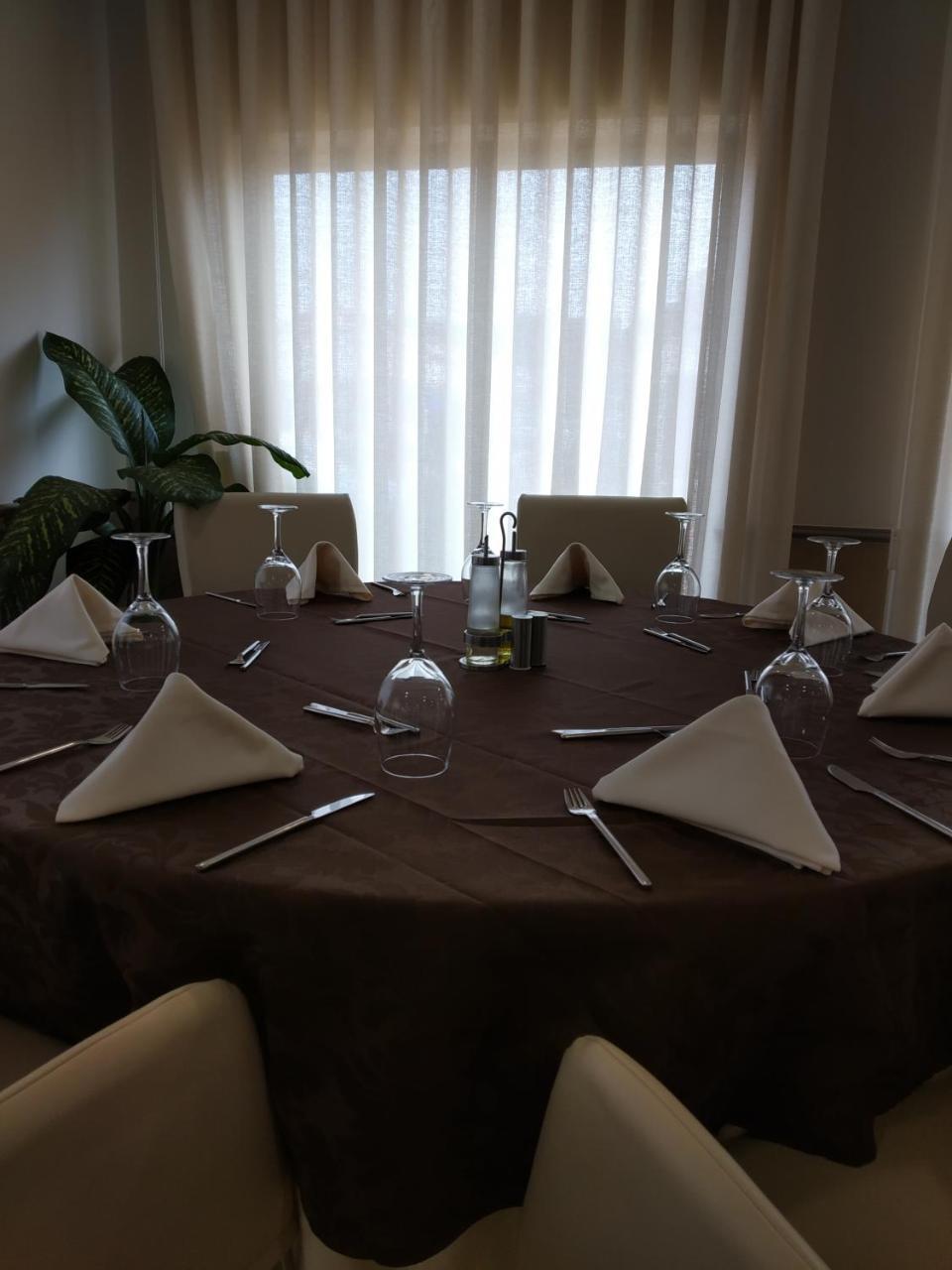 Malaika Hotel Bissau Buitenkant foto