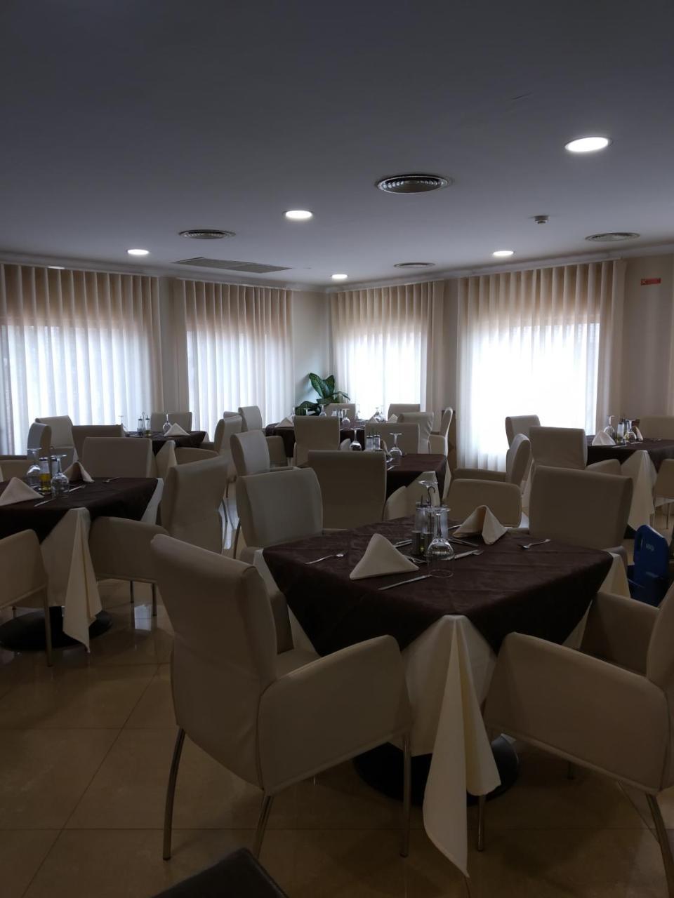 Malaika Hotel Bissau Buitenkant foto