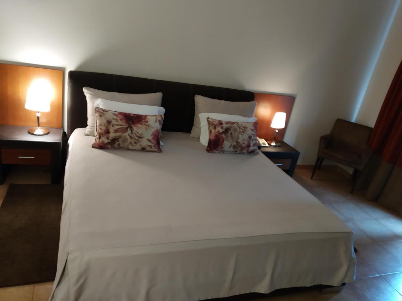 Malaika Hotel Bissau Buitenkant foto